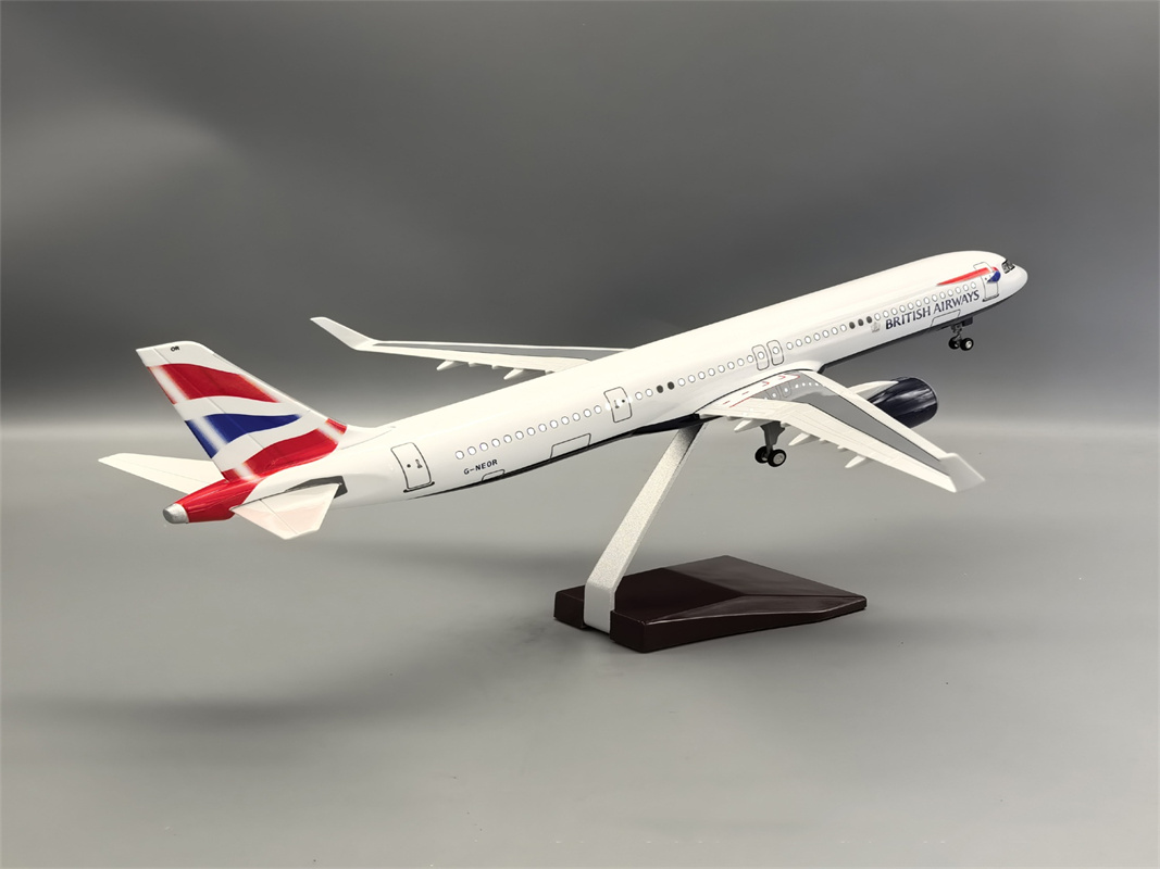 Aereo In Resina Scala 1/100 32 - Model Kit Plane recensione e prezzo