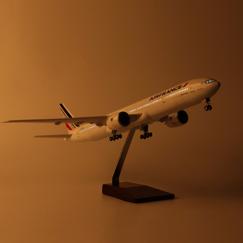 Modellino di Aereo in Scala 1/ - Model Kit Plane recensione e prezzo