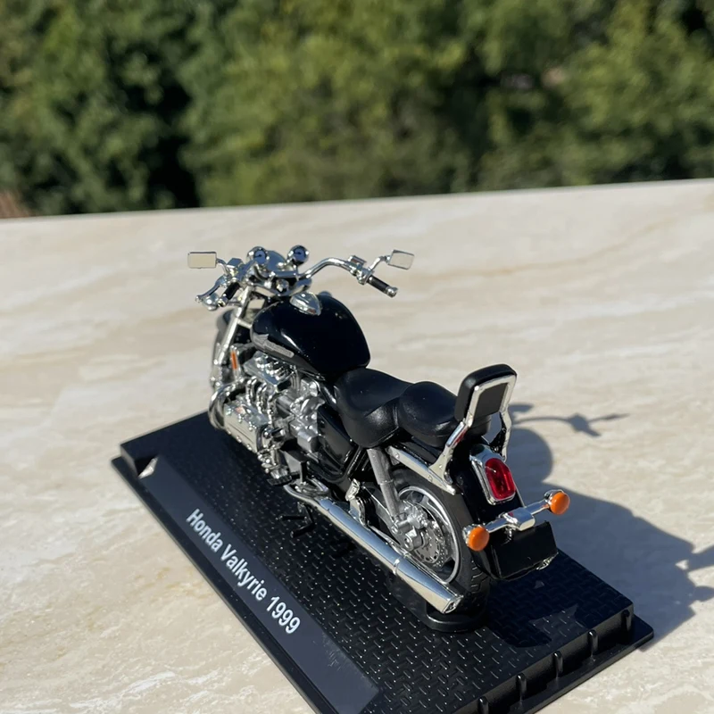 1:18 Valkyrie 1999 lega Tourin - Model Kit Valkyrie recensione e prezzo
